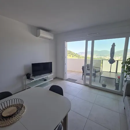 Beau F2 Apartmán *